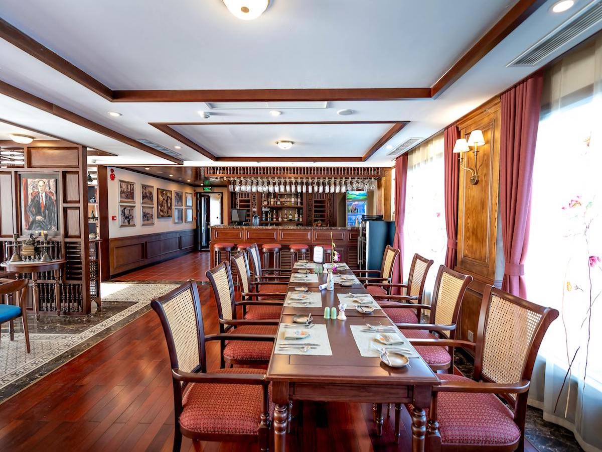 rpropertyseller's tweet photo. Keeping Your Restaurant Business Stable During Uncertainty

For More Details👇
https://t.co/86bPrCTfKK
.
#restaurantpropertysellers #rpsellers #rps #rpsblogs #newblog #understanding #cafe #restaurant #guide #information #fyi #knowledge #thingstoknow #survival #sustainableideas https://t.co/VvRbEFJNeb