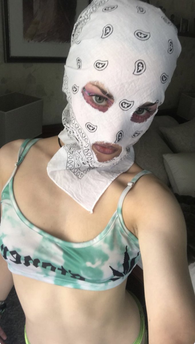 queenbetth's tweet photo. Where it all began... 🥷🤍 Cutting my own rules. Do you like how the white looks on me, or do you prefer what's coming next? 

#faceless #balaclavagirl #handmade #mystery #OFmodel

https://t.co/X2FeHaLdKu https://t.co/DALVDo0Kis