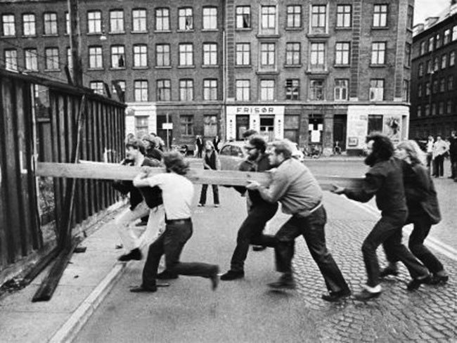 1976 Live tweet media