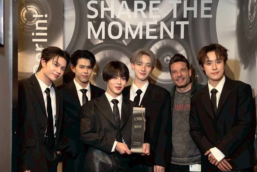 HongHongHolic tweet media