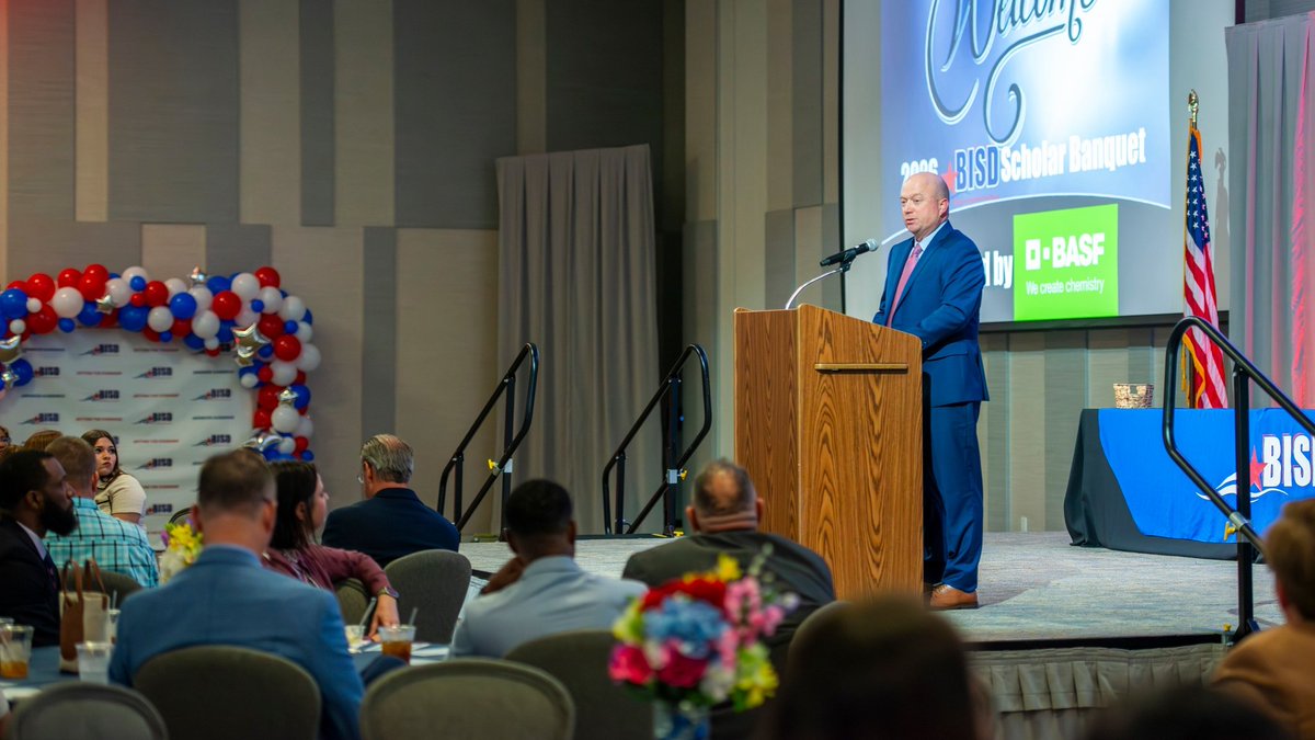 BrazosportISD's tweet image. 140+ BISD students were honored at the 2026 Scholar Banquet for their outstanding academic achievements! Students also recognized the teachers who made a lasting impact. View a list of students, more photos and details at brazosportisd.net/news/what_s_ne… #FutureReady #BISDScholars