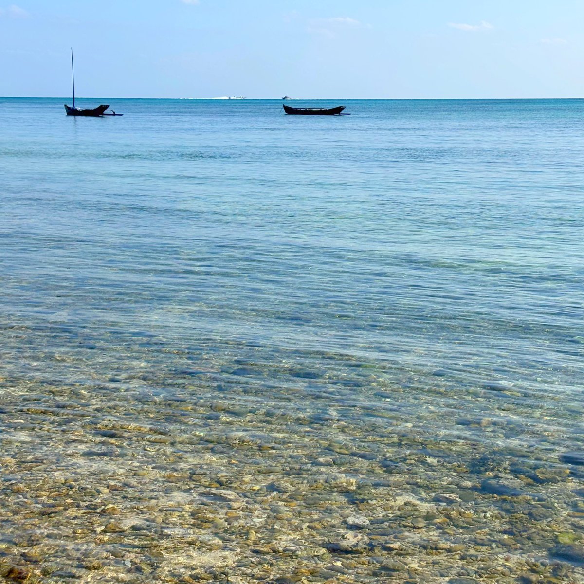 竹富島は暖かいを通り越して、暑かった。
