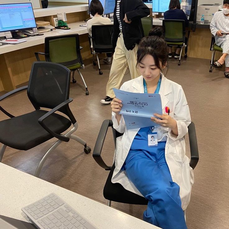 cutieyihyun's tweet photo. doctor gf and doctor bf too #romance101 https://t.co/IghroZlH09