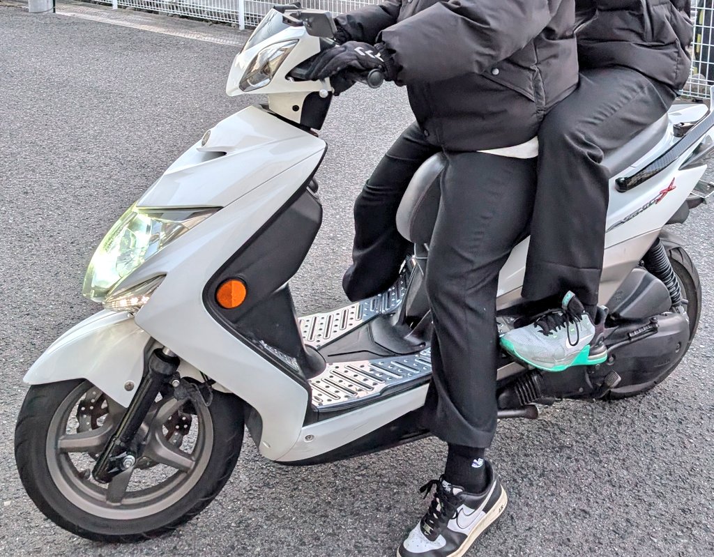ayumin_328's tweet photo. 1時間ほど前に息子のバイクが盗まれました。
見かけた方は警察に連絡お願いします。

富田林市 え  3207

 #シグナスX
 #富田林
 #エコールロゼ
 #盗難被害 https://t.co/5A8jW3p6AV