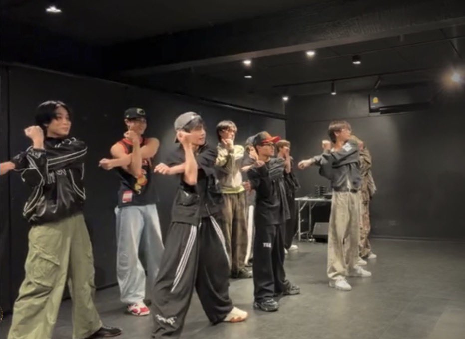 khαijeαw ☘︎ tweet media