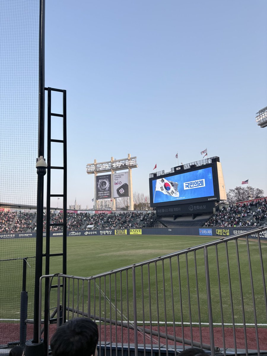 띠용이 tweet media