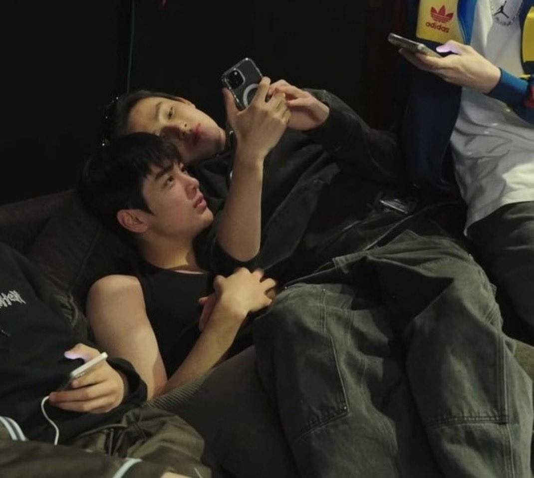 moya 🍎 tweet media