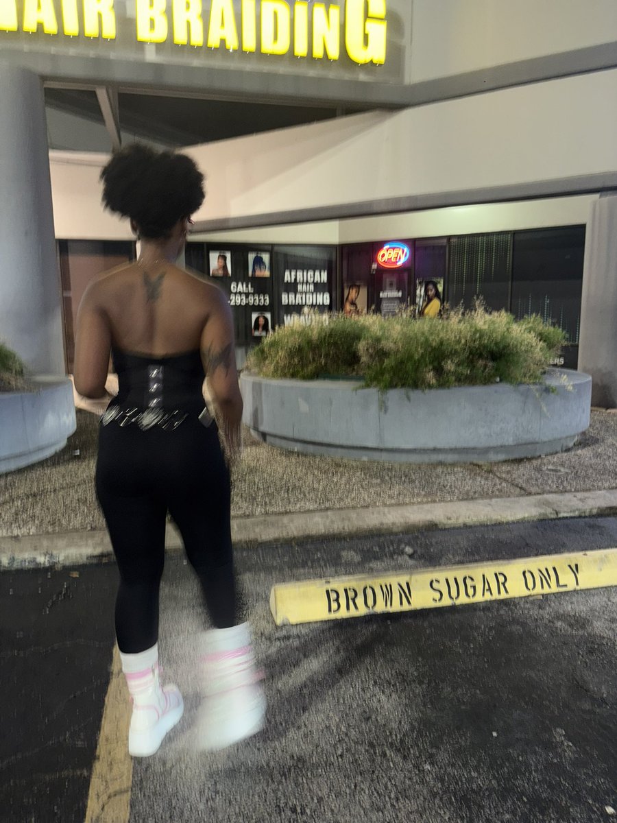 the coolest bitch fr xx 💖 tweet media