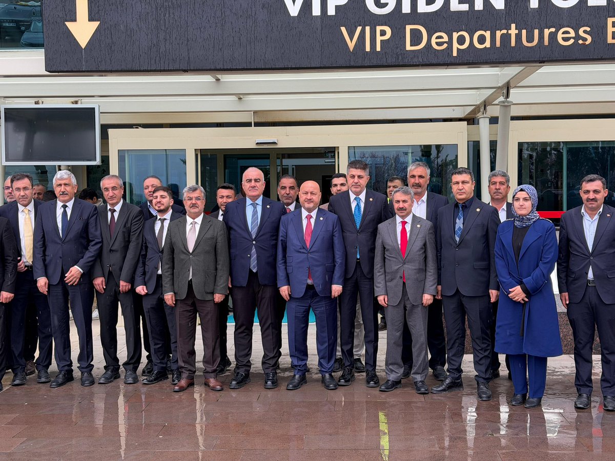 dr_ishaksan's tweet photo. 📍 Adıyaman
Adıyaman Havaalanı’nda, bugünkü programlarımıza başlarken teşkilatımızla güçlü bir birlik ve kardeşlik ruhu içinde buluştuk. AK Parti İl Başkanımız ve kıymetli teşkilat mensuplarımıza gönülden teşekkür ediyorum.
AK Parti teşkilatları; sadece bir siyasi yapı değil, milletin iradesini temsil eden, umudunu büyüten ve Türkiye’nin geleceğini inşa eden büyük bir davanın taşıyıcısıdır. Bu kutlu yürüyüşün temelinde; inanç, sadakat ve millete adanmış bir hizmet anlayışı vardır.
Sayın Cumhurbaşkanımızın liderliğinde, Türkiye Yüzyılı hedeflerimize emin adımlarla ilerlerken; en büyük gücümüz teşkilatlarımızın sarsılmaz iradesi ve azmidir.
Adıyaman’ımız için durmadan, yorulmadan çalışmaya; eser ve hizmet siyasetini daha da güçlendirerek yolumuza devam edeceğiz.
Bu dava, milletin davasıdır.
Bu yürüyüş, Türkiye’nin yürüyüşüdür.

@Akparti @RTErdogan @abuyukgumus @hakanaksu058 @farukaytek @acarfaruka @MustafaAlkayis @resulkurt34 @HuseyinOzhan_ @avekremcadir @AvSalihaDiler @m_fatiholgun @mchallac @Av_gafarcelebi @omer_erturkk