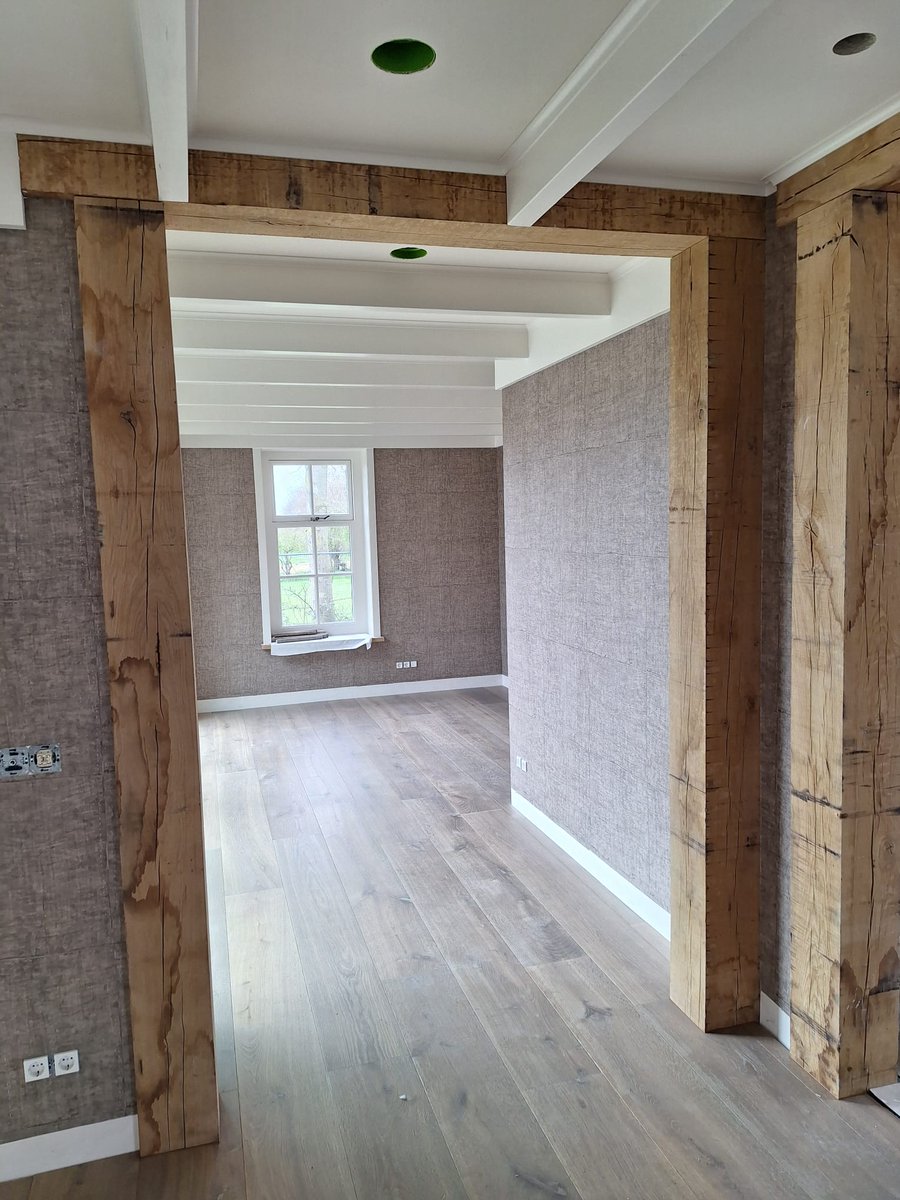 MMMetamorphosis's tweet photo. Het is bijna gereed de boerderij in oude stijl gebouwd.
De vloer schiet lekker op plafond geschilderd en het behang begint overal op de muren te raken.

Wilt u ook hulp bij het inrichten van u woning en vloer, verf behang, gordijnen, verlichting meubelen en keuken we helpen u. https://t.co/xraBHK4Mgj
