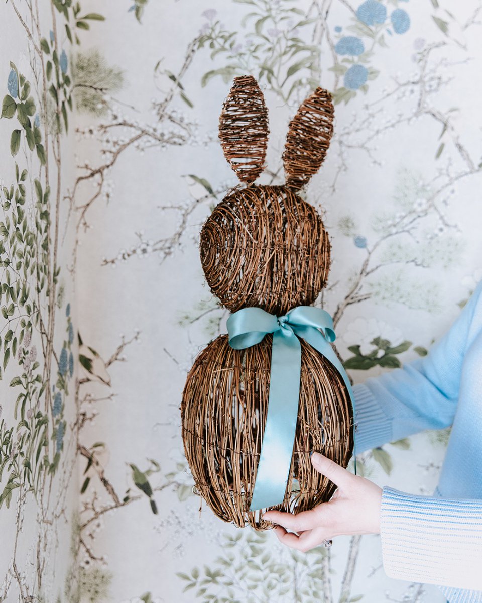Here’s a closer look at the elements that bring warmth and joy to holiday gatherings. See our full guide to creating a beautiful Easter table in the March/April issue. ow.ly/7rxa50YwnXK