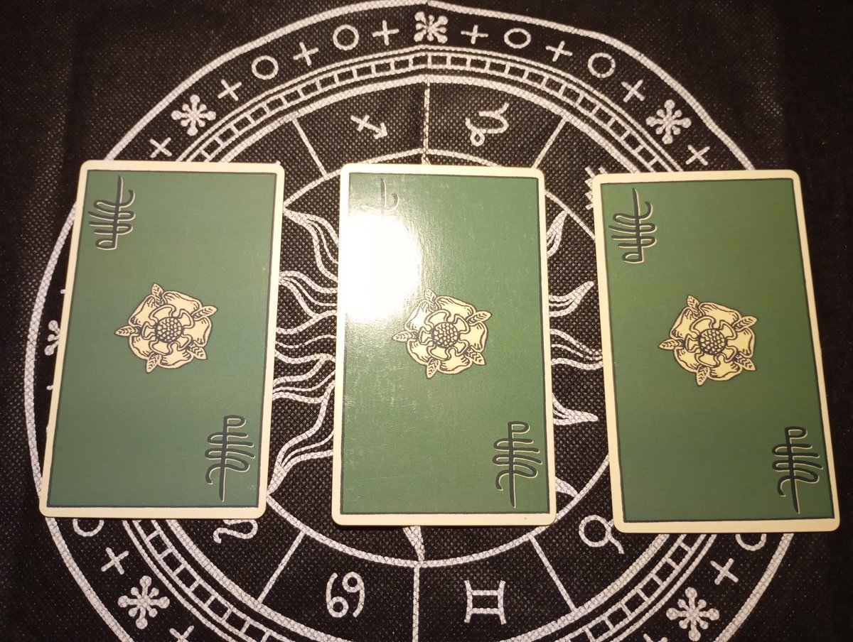 elizabeth | tarot reader ; OPEN! tweet media