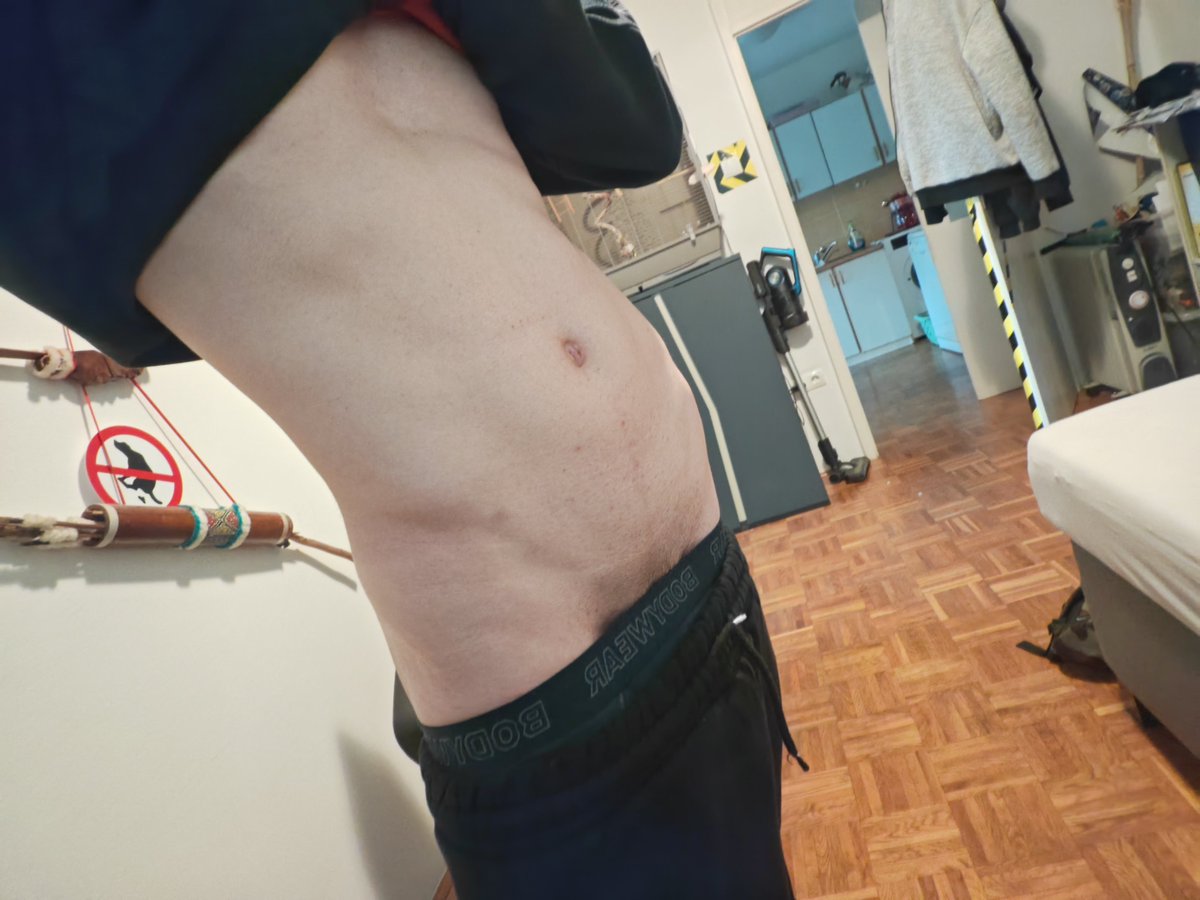 'FlatingFlatboi tweet media