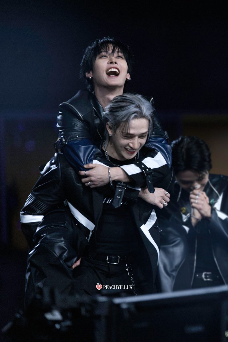 방찬편 🐺🌙 tweet media