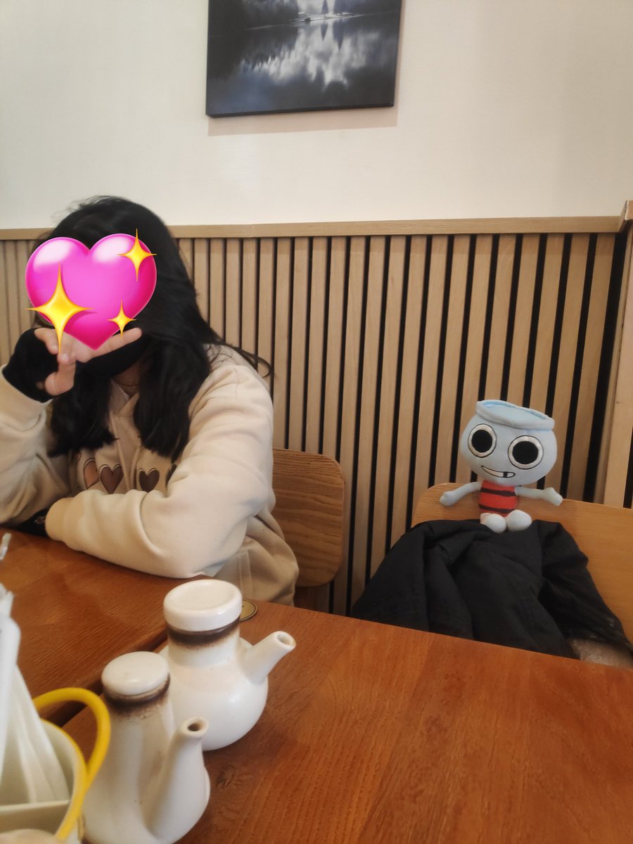 RattyxGum's tweet photo. Just buying noodles https://t.co/xHYfezAVUH