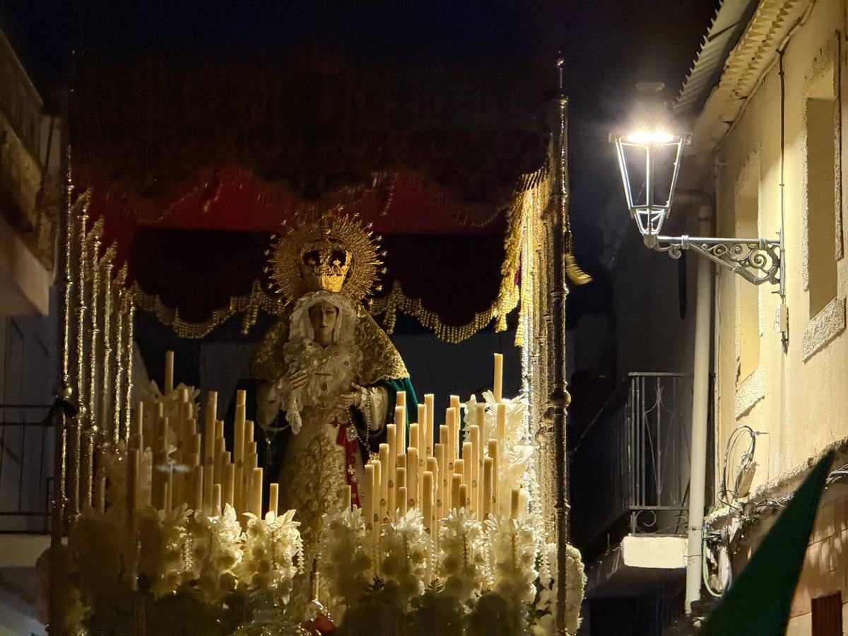 Ramonjurado's tweet photo. Ayer, en la procesión “Estación de Penitencia” del Miércoles Santo junto a la Hermandad y Cofradía de Nazarenos de Nuestro Padre Jesús Nazareno y María Santísima de la Esperanza Macarena.

Hoy, a las 20:00h, volveremos a vivir uno de los momentos más especiales con la procesión de Nuestra Señora de la Soledad y la de Jesús Nazareno, que recorrerá el casco antiguo de Parla acompañada de penitentes y del cariño de nuestros vecinos y vecinas.

Seguimos viviendo nuestra Semana Santa.