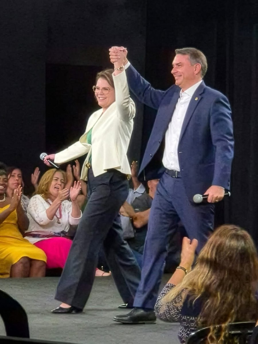 Parabéns Mato Grosso
É Flavio 22 com certeza
Ele tá a cara do pai dele nessa foto.!

AVANTE BRAVA GENTE PATRIOTA BRASILEIRA 💚💛🇧🇷🇧🇷🇧🇷🇧🇷🇧🇷🇧🇷🇧🇷🇧🇷🇧🇷🇧🇷🙏