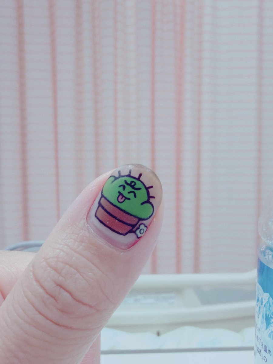 error404_mau's tweet photo. 無事に手術終わりました

全身麻酔はじめてだったから
こわくてこわくて怯えてたけど
数える暇なく一瞬でした。数えたかった

左の親指にお守りがわりに
ぐちつぼを添えたらOPE室で
大人気でした、やったぁ～
(ジェルはDrに特別許可貰ってます) https://t.co/aYLC8ntANT