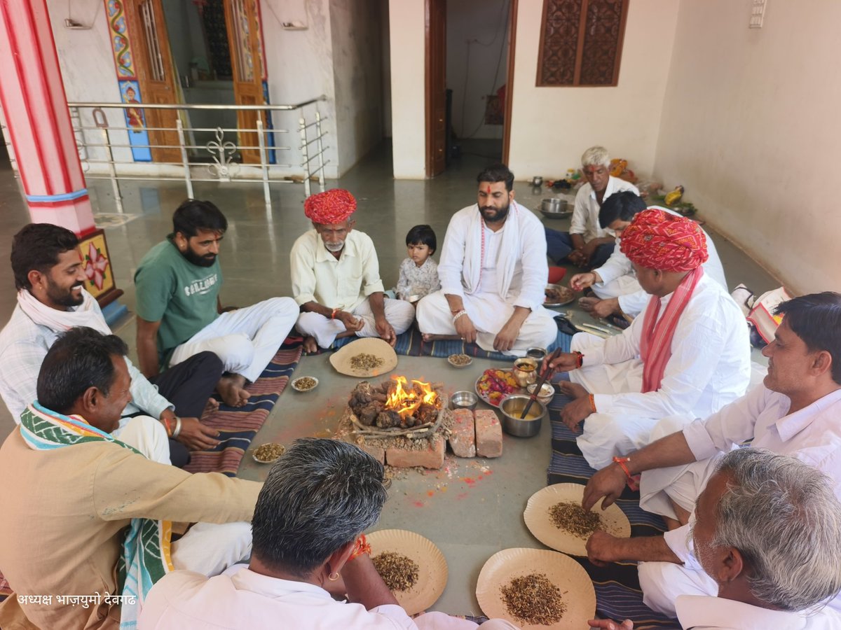 VIKRAMG77379340's tweet photo. *श्री हनुमान जन्मोत्सव की हार्दिक शुभकामनाएं* https://t.co/WSGRGqRCdC