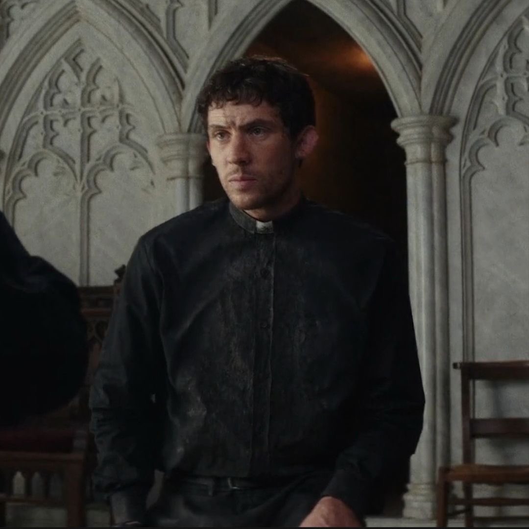 B. ☾⭒.˚ tweet media