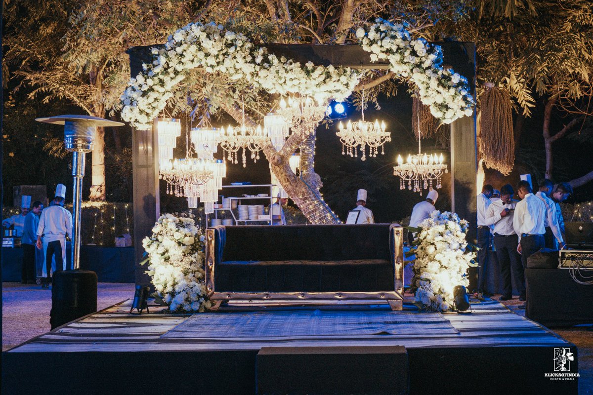 seahawkevent's tweet image. Soft lights, floral elegance &amp;amp; royal charm 🌸✨
Creating magical nights for your special moments

📩 DM now to book

#weddingdecor #luxurydecor #eventplanner #weddingplanner
#weddingvibes
wedding planner in Delhi NCR
event planner in Delhi
wedding decor in Noida