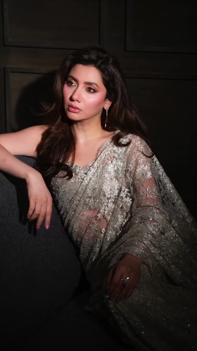 FansofMahiraKhan tweet media