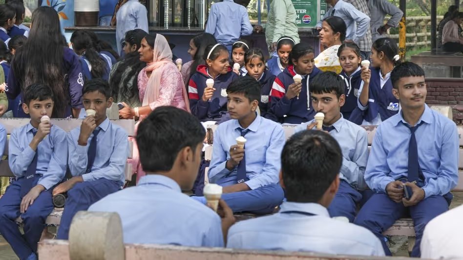 GoodNewsToday's tweet image. मनमानी पर लगाम! किताबें और यूनिफॉर्म खरीदने के लिए वेंडर तय नहीं कर सकते दिल्ली के प्राइवेट स्कूल
 
#Education #Delhi  #privateSchool 

पूरी ख़बर पढ़ें: tinyurl.com/38z34r2v