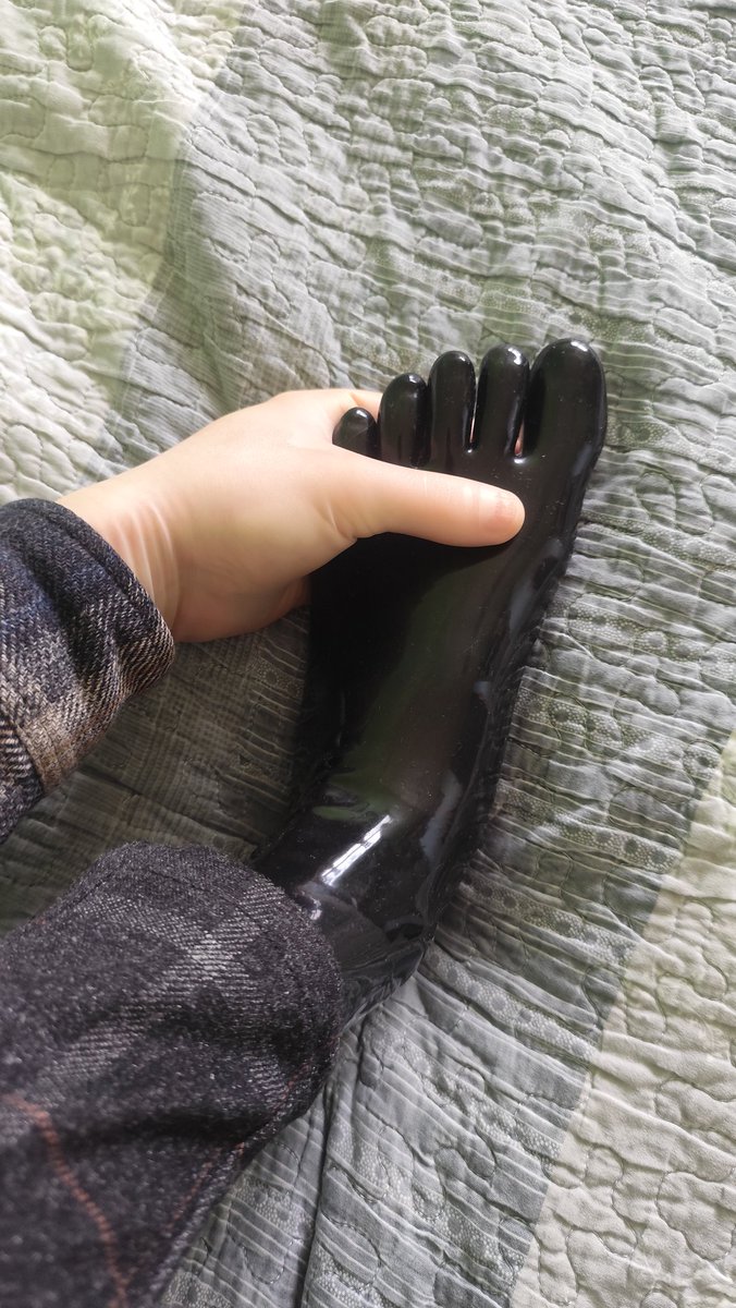 Fernard97662447's tweet photo. Doing some errands while wearing rubber toe socks and transparent rubber gloves with drivers gloves over. Super excited. 
#rubberunderclothes #rubbertoesocks #rubbergloves #stealthrubber #rubberfetish https://t.co/wArx2fBSu6