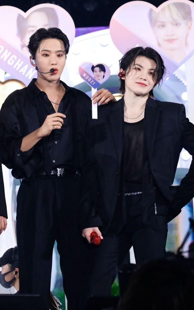 kidultvrse's tweet photo. woozi always standing like 🤷🏻‍♂️ but the slight smile is giving it away im afraid https://t.co/xd9FYJ4Svu