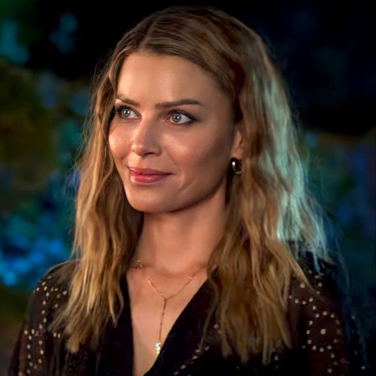 𝐂𝐇𝐋𝐎𝐄 𝐃𝐄𝐂𝐊𝐄𝐑 tweet media