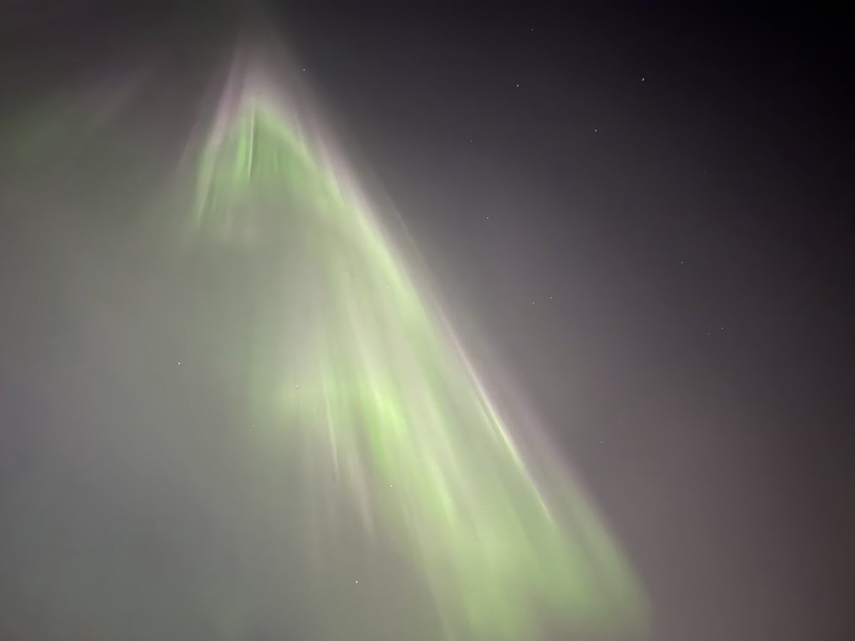 _byronjohnson's tweet photo. Waking up in the middle of the night has its advantages.  @BonnyvilleAB 2:45 am. #aurora #northernlights #spaceweather #auroraborealis #Bonnyville #NorthofExpected https://t.co/9uvvIVUD33
