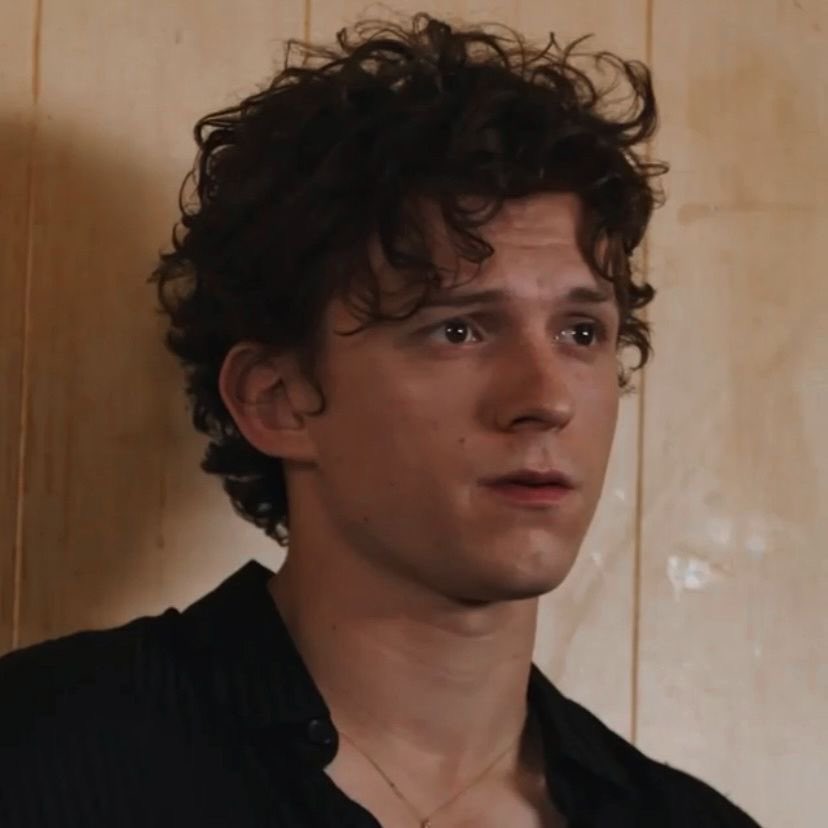 honeyblushings's tweet photo. ⤷ #spiderlight headcanon
there’s a height difference between them. duke being taller than peter. one of duke’s favourite things to do is give peter forehead kisses, he loves kissing him. cupping his face his hands and slowly lifting peter up and he leans down and kisses him. https://t.co/ValkNd75qe