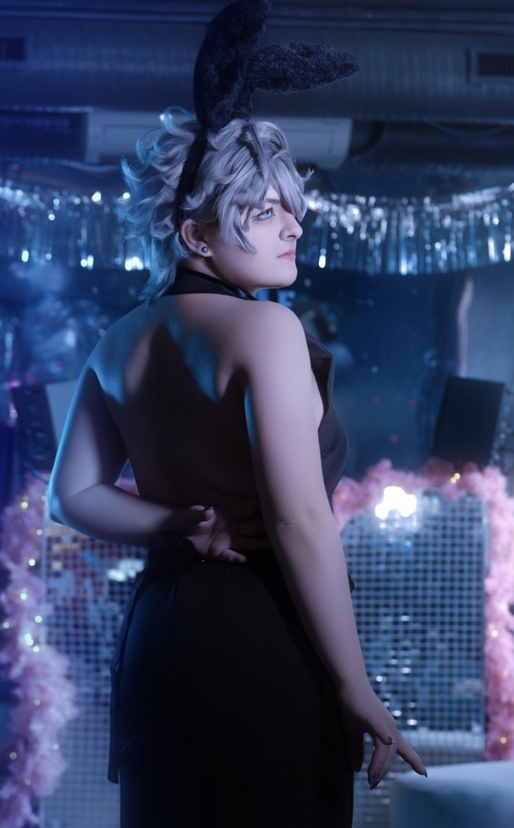 HoshiVincus's tweet photo. Nah but fr, Till's top really is useless, cause it's not covering much, he's back is fully naked LMAO https://t.co/QzmnhgciJR