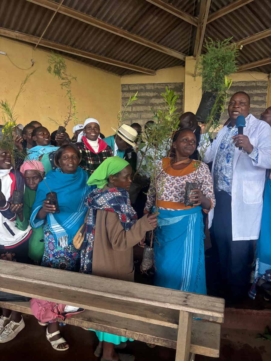 TardaKE's tweet image. 3: In Meru (Muthaara Sub-County), scale kicked in.
With Muungano International Foundation (led by Sammy Rai), TARDA engaged:
👉 300 community groups
👉 2,000 women delegates
Training covered beekeeping, tree nurseries &amp;amp; enterprise setup. #OurBasinsOurFuture #TARDAAt52 #Beekeeping