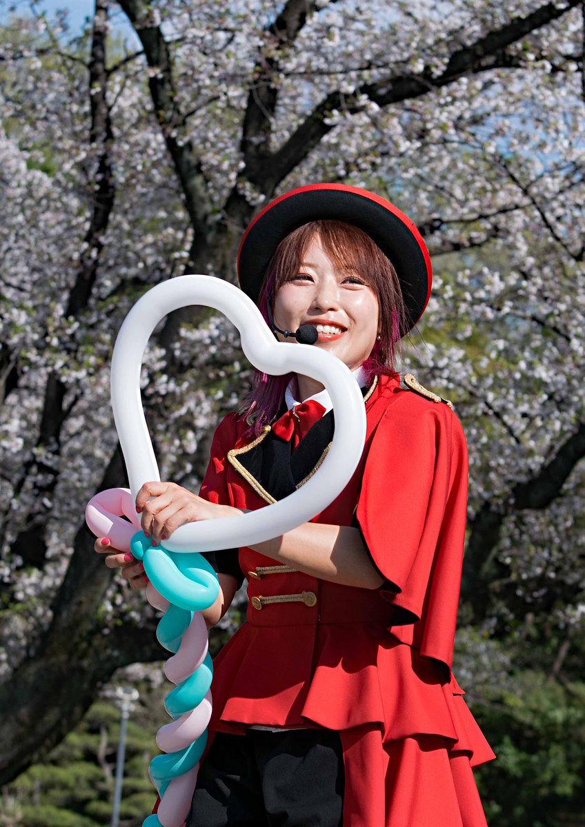 yasuath_23's tweet photo. #パフォーマーasuka
#東海市 #大池公園 #とうかいグルメフェス 

桜🌸と、大道芸 https://t.co/rDhOp0kli0
