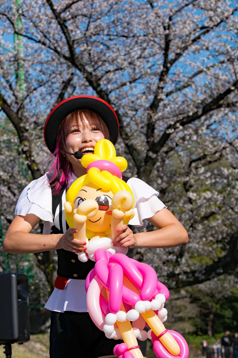 yasuath_23's tweet photo. #パフォーマーasuka
#東海市 #大池公園 #とうかいグルメフェス 

桜🌸と、大道芸 https://t.co/rDhOp0kli0