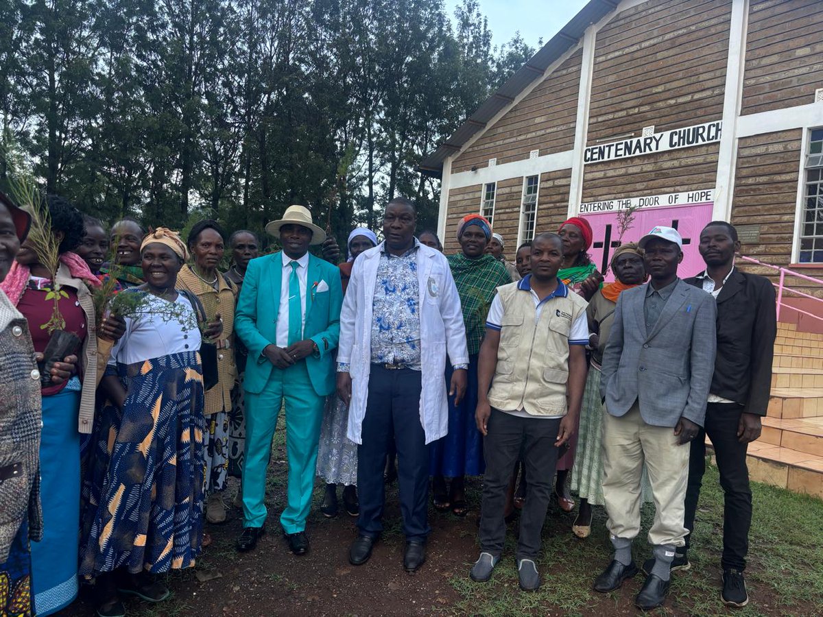 TardaKE's tweet image. 4: The math is simple:
👉 ¼ acre + 50 beehives = ~1,000kg honey/year
👉 ≈ KES 600,000 annually
Support is aligning:
✔️ Policy backing (County leadership)
✔️ Financing &amp;amp; value addition via @MSEA_Kenya #TARDAAt52 #Beekeeping #WomenEmpowerment #ClimateAction #SustainableLivelihoods