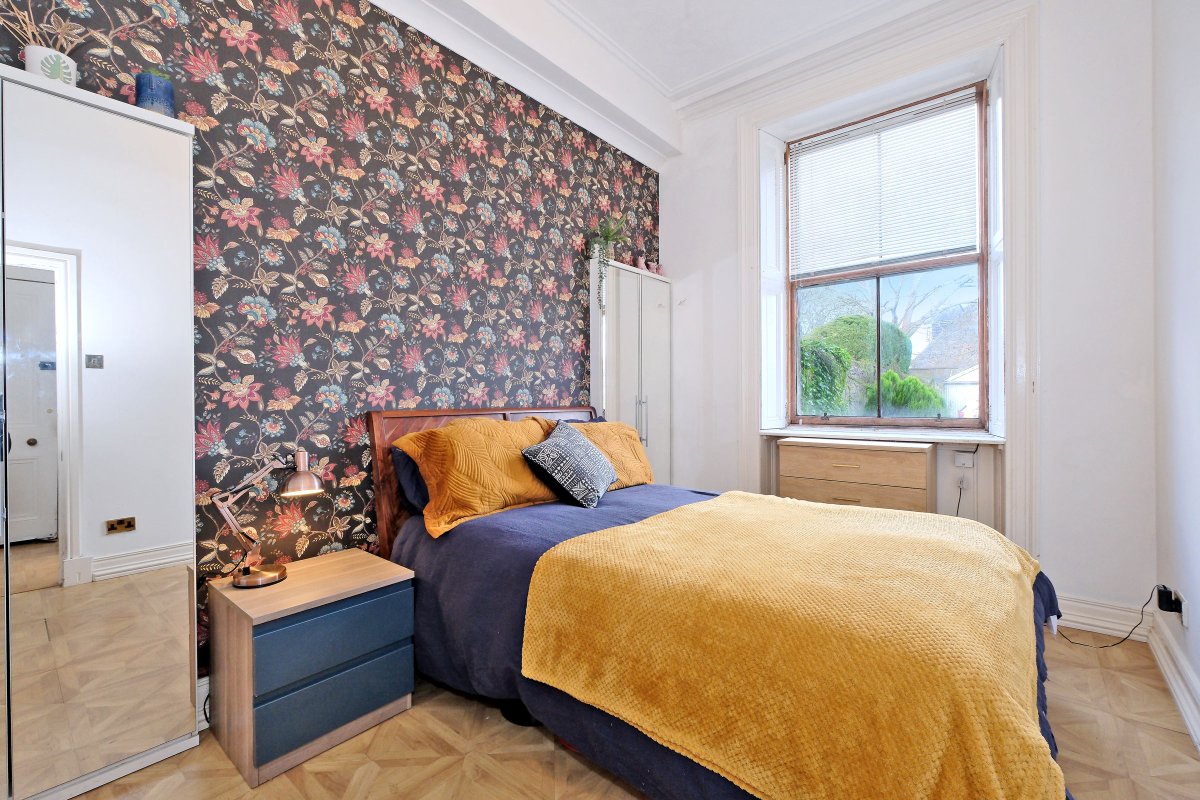 For sale | A well-presented 1-bedroom, ground floor flat situated in the popular Ferryhill area of the city. The property benefits from ample natural light and an exclusive car parking space to the rear.

📍  Flat 1, 18 Ferryhill Place
📞 01224 626100
🔗 bit.ly/stron-18ferryh…