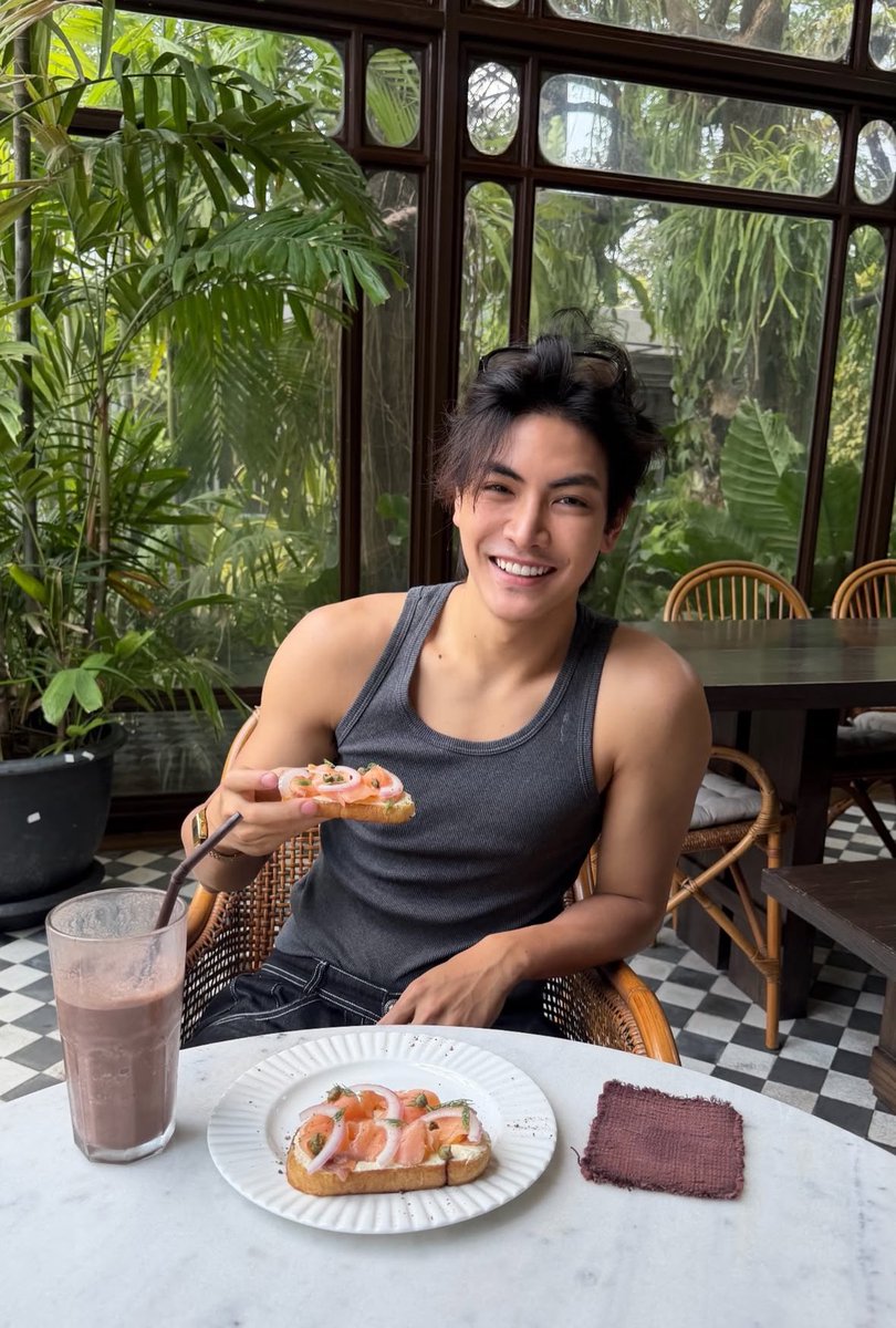 Sue✨eyes on you 👁️👄👁️ tweet media