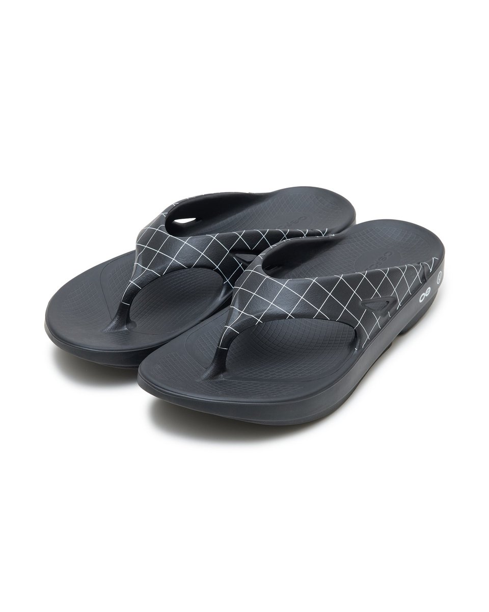 undercover_lab's tweet image. #UNDERCOVER 2026年春夏メンズコレクションに登場した、OOFOS(ウーフォス)とのコラボレーションアイテムが、4月4日(土)より、オフィシャルウェブサイト及び日本国内のアンダーカバー各店にて発売となります。

undercoverism.com/new/20260402_/…