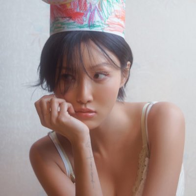 Panini 𓆙🧡| related to Hwasa’s croissant 🥐 tweet media