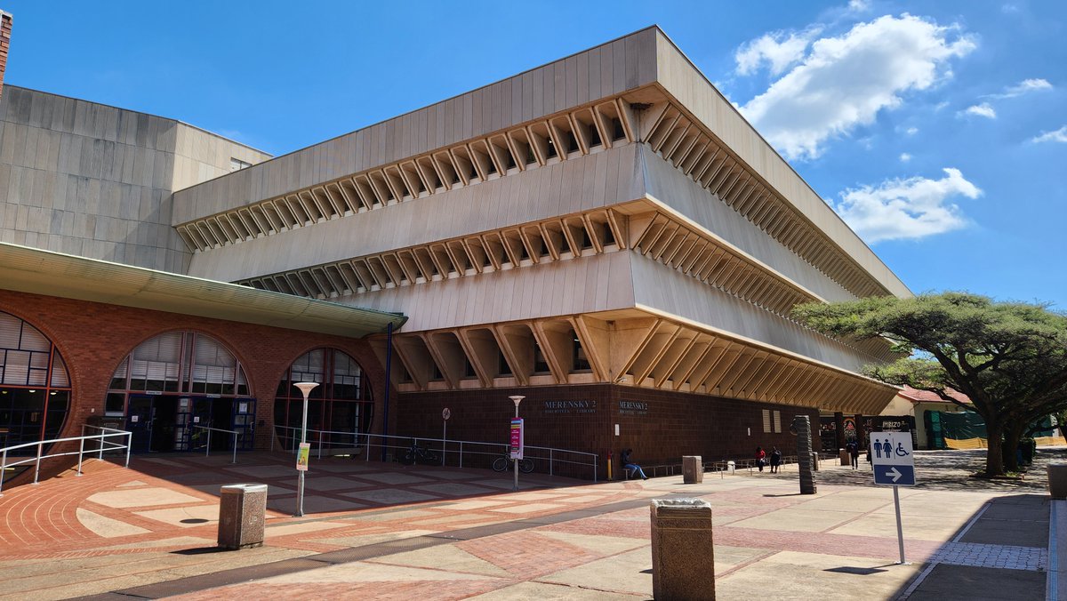 UPTuks's tweet image. Campus feels a little quieter during recess.

We miss our students and can’t wait to welcome you back on Tuesday!

#UniversityOfPretoria #CampusLife