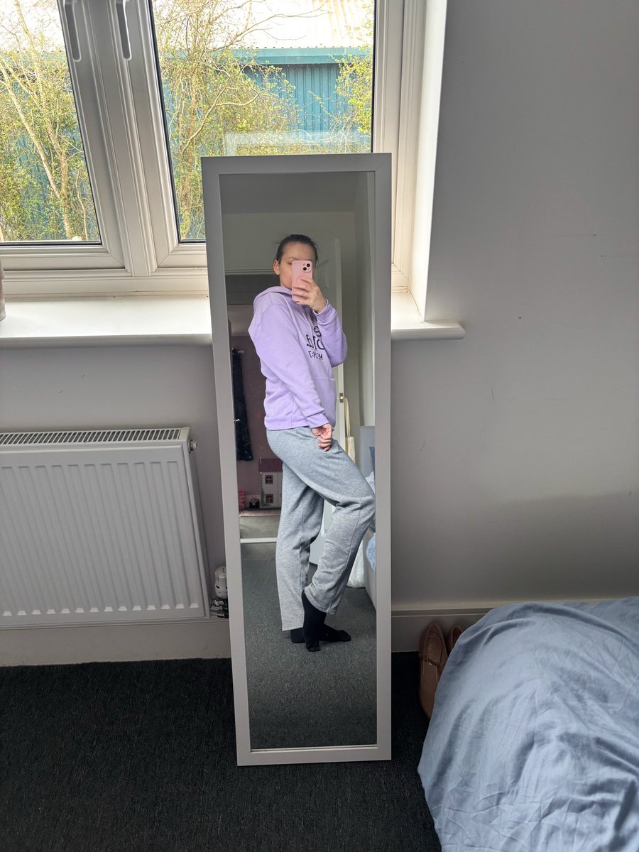 chl03_xoxo's tweet image. Todays #mumfit 

Comfy, cosy and practical for a day at home doing housework🎀

Hoodie is Shein
Joggers are Primark

#housework #comfyfit #myootd