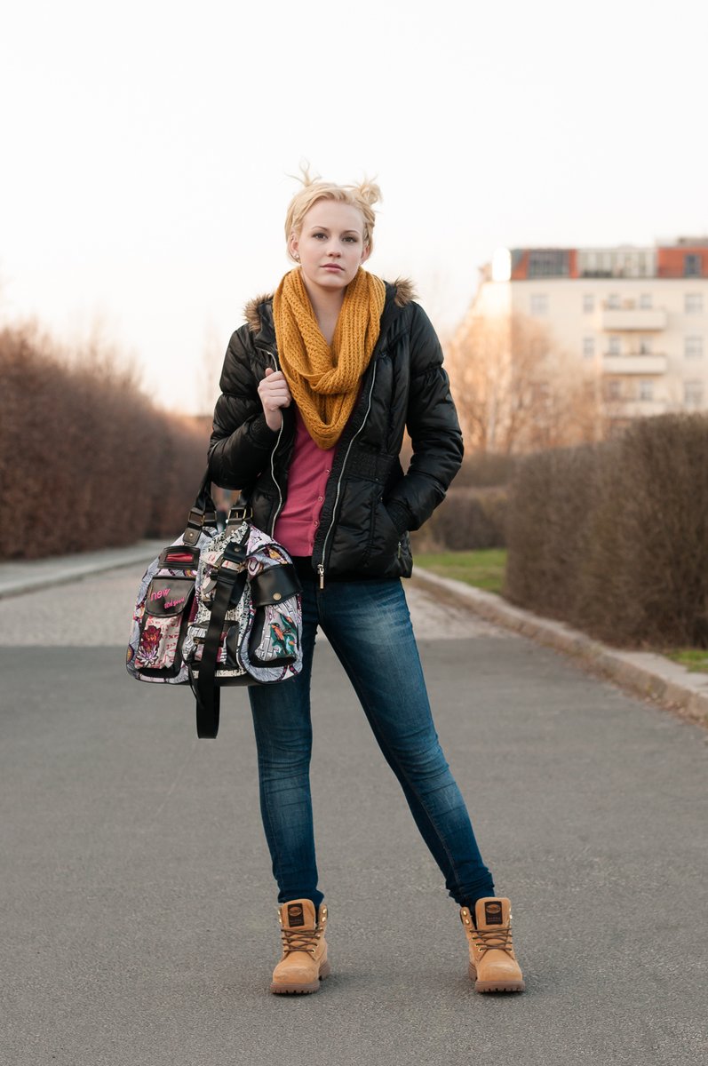 maxeconrad's tweet image. Sabrina with luggage || Sabrina mit Gepäck #berlin #actress #actorslife #portraitphotography #photography