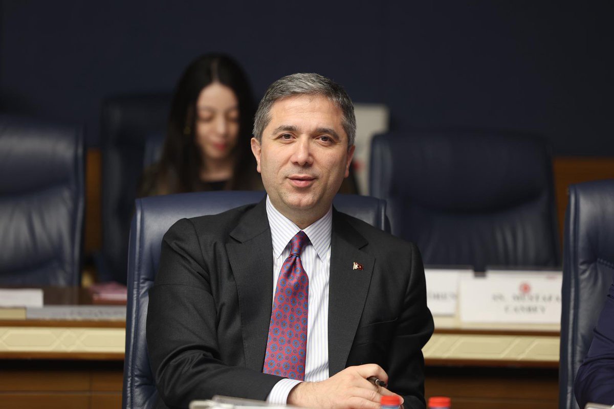 📍 TBMM

<a href="/TBMMresmi/">TBMM</a> Yurtdışı Türkler ve Akraba Topluluklar Alt Komisyonu toplantımızda; Diyanet İşleri Başkanlığı Dış İlişkiler Genel Müdürlüğü tarafından yurt dışındaki vatandaşlarımıza ve soydaşlarımıza yönelik yürütülen hizmetler ve çalışmalar hakkında yapılan sunumu dinledik.