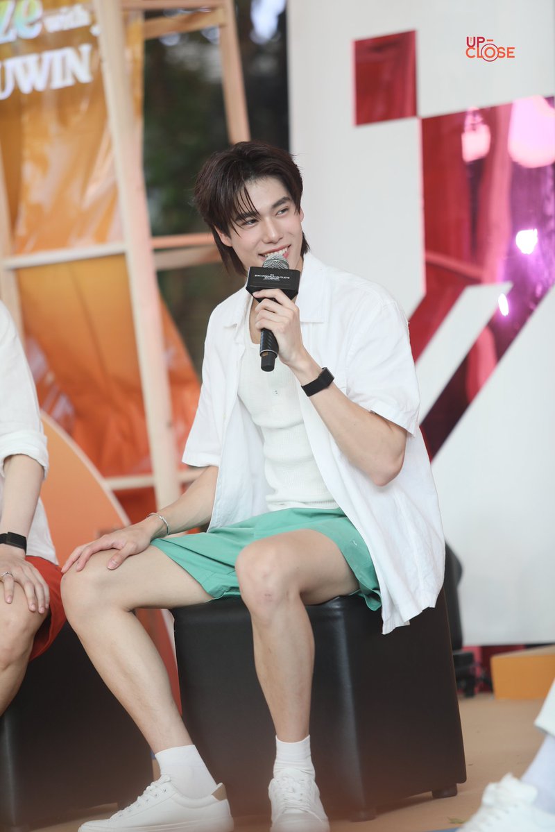 The Up-close tweet media