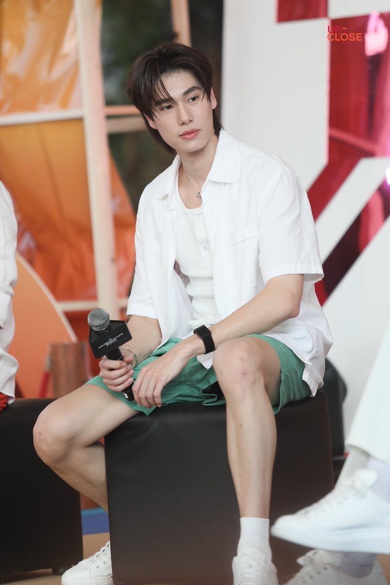 The Up-close tweet media