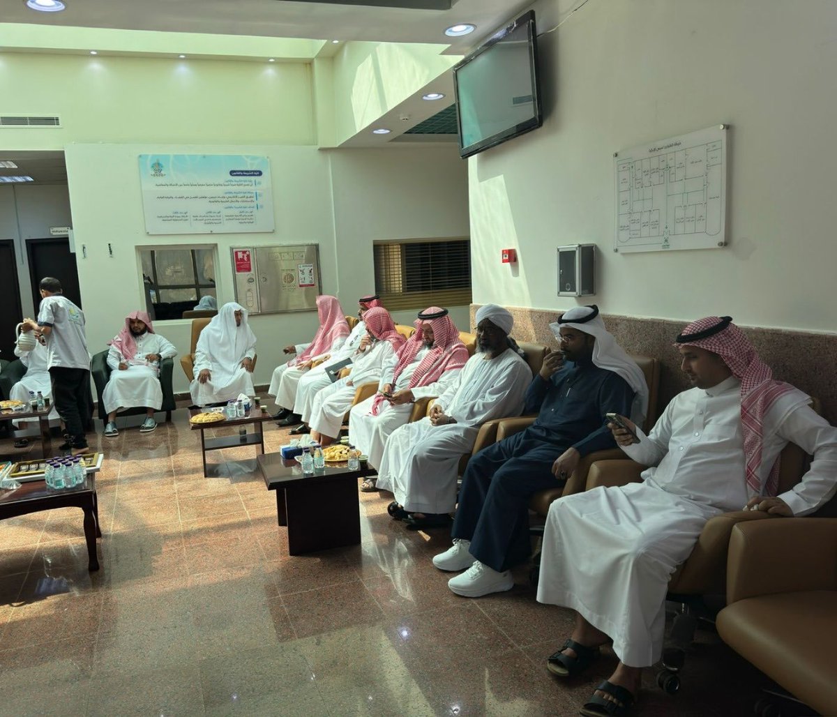 كـلـيـة الــشــريــعـة والــقــانون tweet media