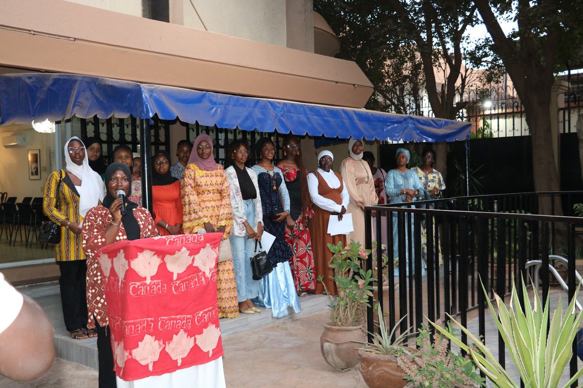 Une réception des 18 jeunes filles Ambassadrices/Représentante d’un jour a permis des partages d’expérience à la Résidence de l’Ambassadeur du Canada au #Mali. Occasion d’ouvir un espace de dialogues et d’échanges d’opportunités avec des femmes leaders du #Mali.
<a href="/CanEmbMali/">Canada in Mali and Niger</a>