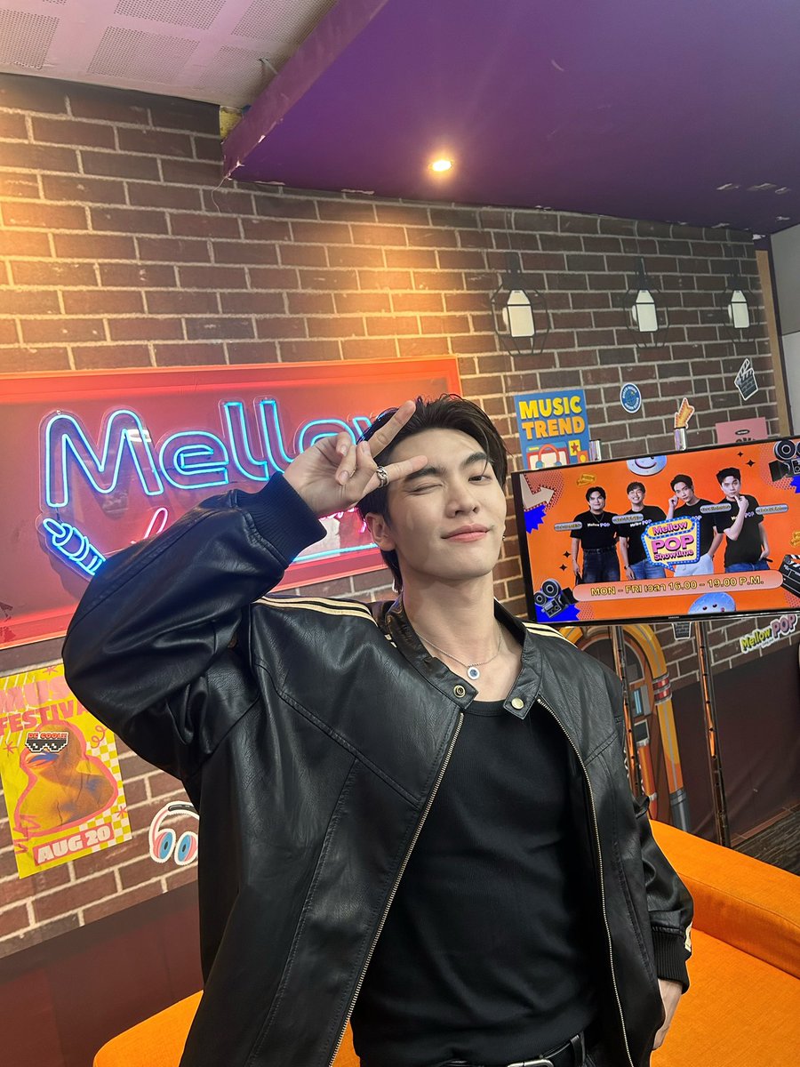 Freezedroplabel's tweet photo. BOSSCKM AT Mellow POP 
พร้อมมาเจาะลึกกับเพลง 9TOFLY (925) 
ไปกับทุกคนแล้วครับ

🔴 LIVE Facebook/YouTube/TikTok 
🎧 App &amp; Website Mellow POP

Ready for takeoff. ✈️

BOSSCKM 9toFly
#9toFlyTakeOff https://t.co/wfU2C7b6ya